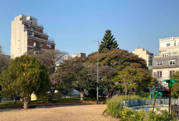 Vecinos de Palermo rechazan cocheras bajo la Plaza Armenia y se organizan para frenar proyecto